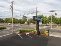 Sky Riders Motel - Motels
