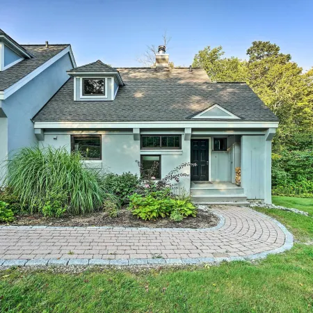 Family-Friendly Stratton Gem Close to Slopes!