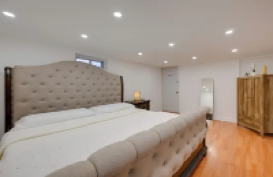 Lovely Elmont Apartment - Walk to Bus Stop!