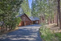 5 Mi to Hiking: Custom Cabin w/ Deck in Arnold! - balcony