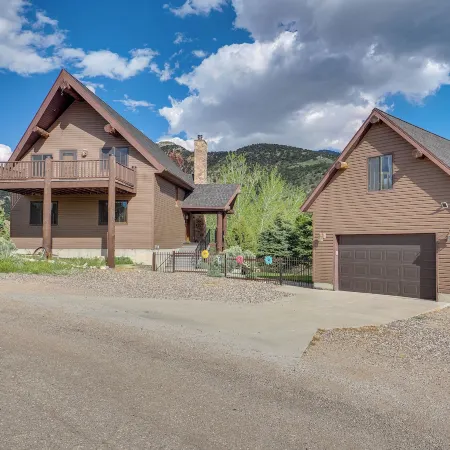 Rustic Sterling Cabin Walk to Palisade Lake!