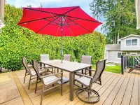 Deck + Game Room: Redmond Home ~ 17 Mi to Seattle Hotel di Redmond