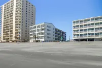 Cozy Beachfront Condo w/ Wifi, Views & Pool Access - Wifi