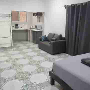 Your Peaceful Caribbean Retreat: Secure & Quiet Apartment with medical care Rooms