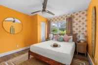 Outdoor Movie Oasis • Heated Pool • Hot Tub • Golf