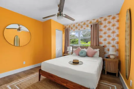 Spacious 4-bedroom house with Heated Pool, Hot tub, Movie Night, Golf + More Отели рядом с достопримечательностью «Ларго Спортс Комплекс»