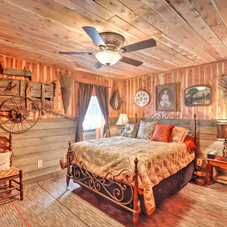 Quiet, Historic Manor Located in Ghost Town!