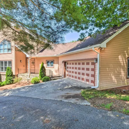 Sky Valley Home w/ Mtn View, 5 Mi to Rabun Bald!