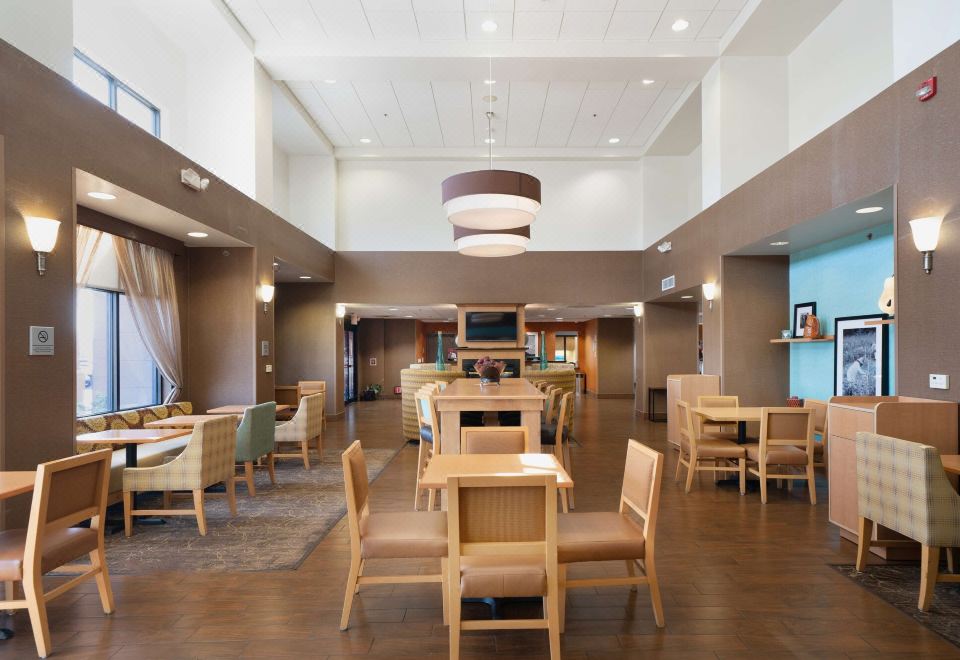 3. 햄프턴 인 앤드..