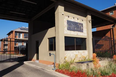 非洲之鷹公寓酒店 鄰近Just Brewing Company的酒店