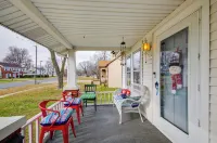 Walk to Dtwn Marie Antoinette-Themed Lebanon Home - Parkplatz