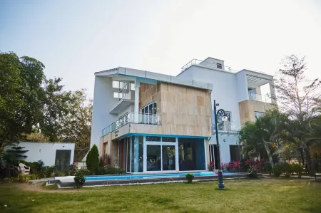 Bliss Farm Stay- Lilly