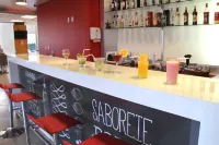 宜必思蒙蒂斯克拉魯斯購物中心酒店 - 酒吧