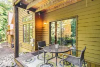 Wintergreen Resort Condo w/ Deck, 0.3 Mi to Slopes - piscine