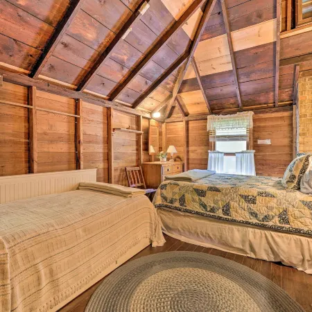 Douglas 'Whispering Winds' Cottage w/ Beach!
