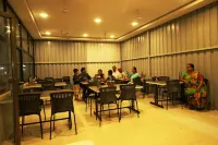 Hotel Yog Palace Newly Renovated - พร้อมอาหารเช้า