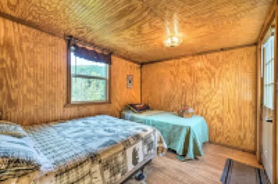 1/2 Mile to Turner Falls: 'Cedar Falls Cabin 5'