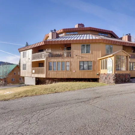 Brian Head Condo w/ Balcony, Grill & Mountain View