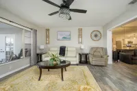 Hook, Line & Leisure: Lakefront Gem, 2 Mi to Dtwn Hotels in Winter Haven