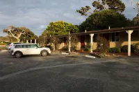 Monterey Peninsula Inn - parking