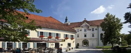 Hotel Mayerhofer Отели в г. Кюнцинг