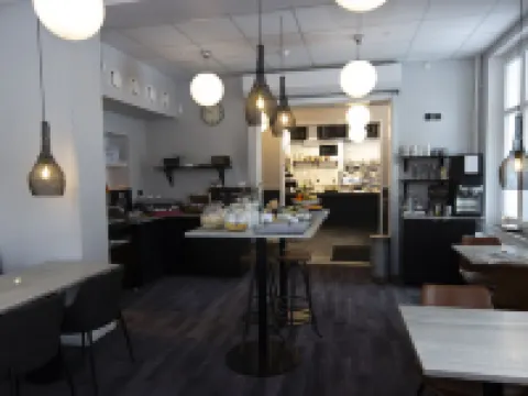 리빙 스테이션 외레브로 호텔