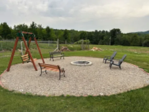 Cozy cabin. Boyne Falls, MI. Pet friendly. Sleeps 10. Full amenities. Views.