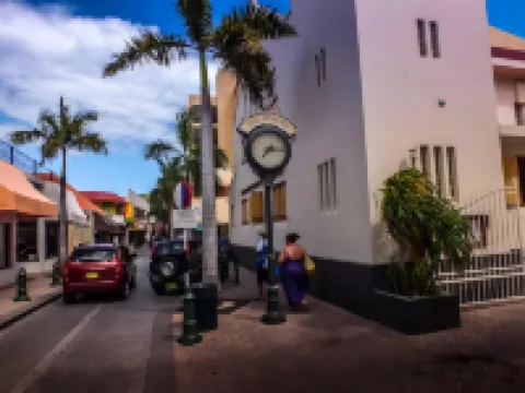 Adonis Cupecoy Hotéis em Lowlands