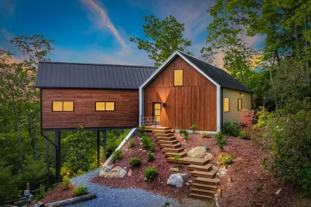 Modern Brand-New Mountain chalet.  Hot tub and stunning views.  Pet friendly!