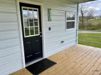 Koby-NEW tiny home with shared fishing pond
