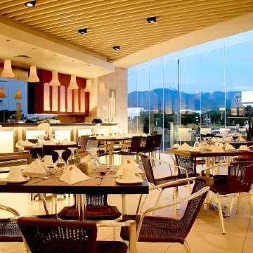 Lion Hotel & Plaza