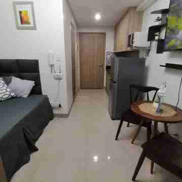 The Donegal with WI-FI Netflix Parking with Fee Rooms