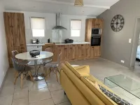 2 Bedroom Private Vacation Home in Margotteau, la Flotte Hotels in La Flotte