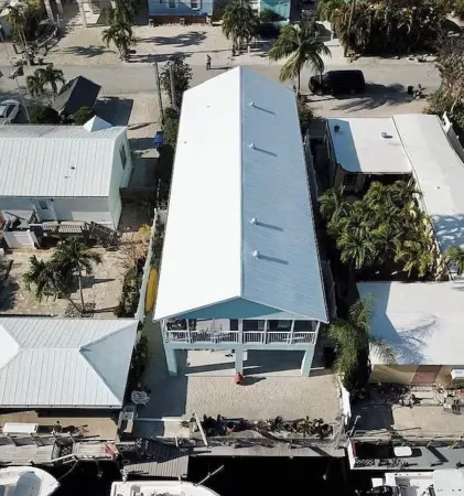 Key Largo large 4/3 Waterfront home access to the Bay Отели в г. Ки-Ларго