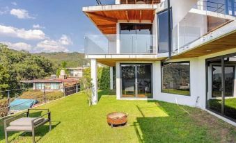 Luxo Casa en Valle de Bravo Con Jacuzzi y Espectacular Vista Al Lago