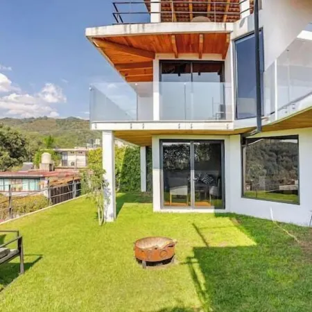 Luxo Casa en Valle de Bravo Con Jacuzzi y Espectacular Vista Al Lago