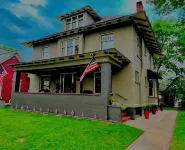 Charming 4 Bed Home 1/2 block from Ludington Park and 1 hour from Pictured Rocks