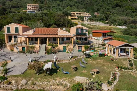 Rainbow apartment B, Pelekas beach, 40 meters from the sea