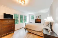 2 Mi to Dtwn: 2-Acre Retreat w/ Large Yard! - Wifi