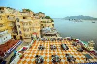 Hotel Devraj Niwas on Lake Pichola