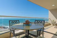 2BR Beach Retreat w/Amazing Views/Pools & Hottubs!