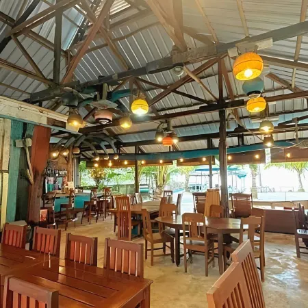 Rock and Wreck Dive Resort