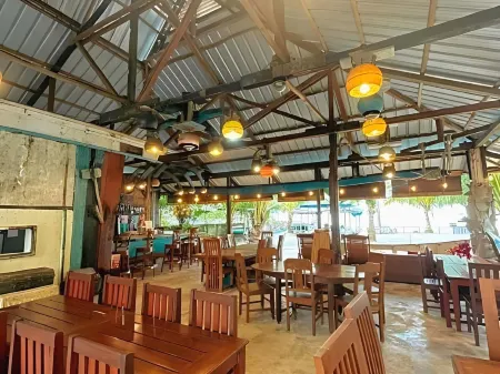 Rock and Wreck Dive Resort Отели в г. Tanjung Binga