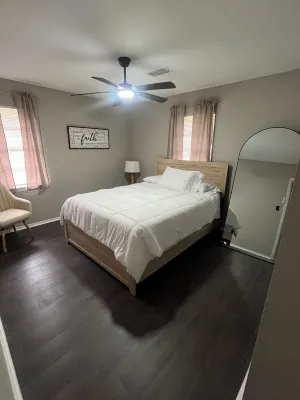 The 'Serene' Retreat has everything you need. You will feel like this is HOME! Hotels near Century of History Museum at the Hebrew Union Temple