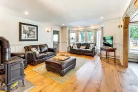 Walkable North Woodstock Home on Main Street! - Country Houses