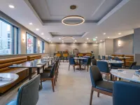 Holiday Inn & Suites WINNIPEG-DOWNTOWN by IHG Hotels near Shaw Park