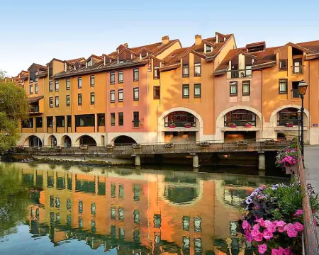 イビス アヌシー サントル ヴィエーユ ヴィル アヌシーのホテル