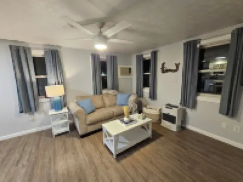 Cozy Coastal 2-bedroom condo with AC, WiFi in welcoming Saco