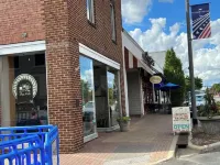 Happy Place - DT Fuquay, Top Floor, Best Skyline View