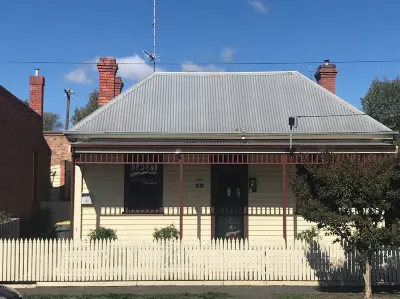 'Trendy Inner City Cottage with all the modern conveniences - Central Cottage'